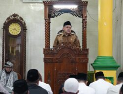 Wali Kota Makassar Berikan Bantuan Hibah dan Paket Pangan Ramadan di Masjid Nurul Kautsar
