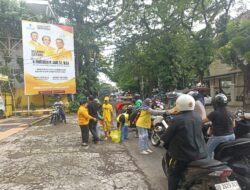 Konsisten Berbagi di Ramadan, Golkar Makassar Tebar Ratusan Takjil di Jalan Lasinrang