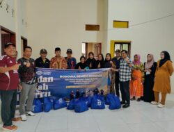 Bosowa Peduli Bantu Warga Lansia di Barru, Sembako Dibagikan ke Puluhan Desa