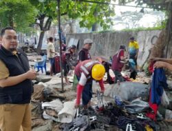 Satgas Kecamatan Mariso – Lurah Mario Bersihkan Drainase Depan Stadion Andi Mattalatta 
