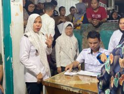 Lurah Panaikang Salurkan Bantuan Pangan Bulog kepada 1.310 Keluarga Penerima Manfaat