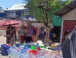 BPBD Kota Makassar Distribusikan Air Bersih untuk Warga Terdampak Kekeringan di Kelurahan Maradekaya